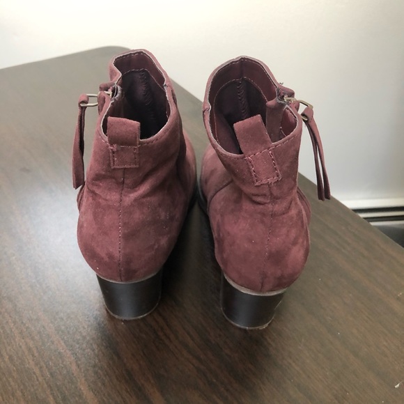Women’s Old Navy Maroon Booties - Picture 3 of 3